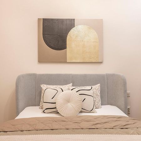 Exclusive Stylish Suite By Prestige Homes Next To The Oktogon Boedapest Buitenkant foto