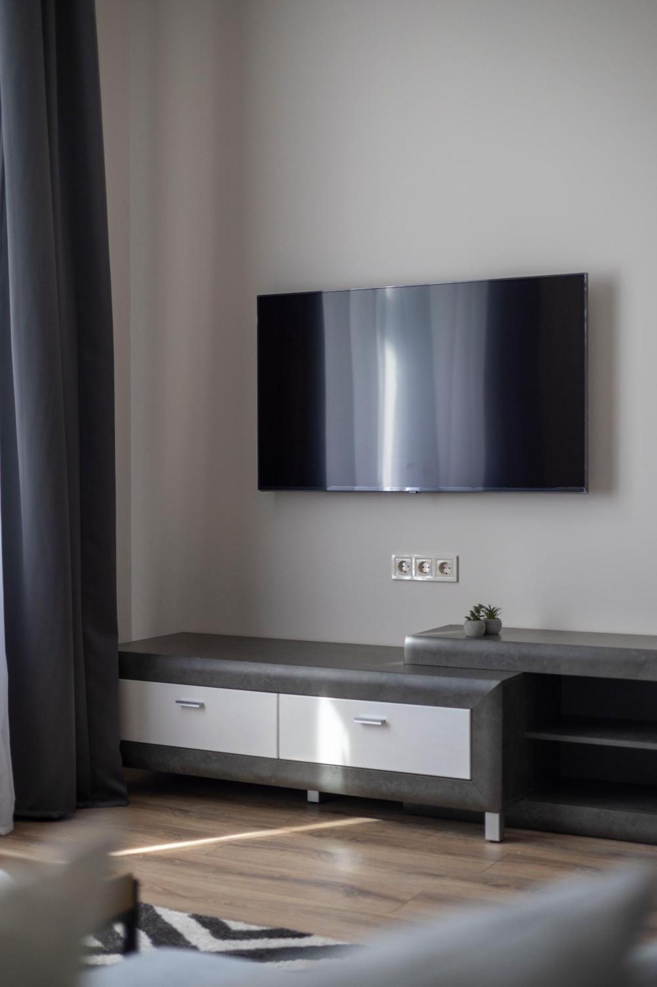 Exclusive Stylish Suite By Prestige Homes Next To The Oktogon Boedapest Buitenkant foto