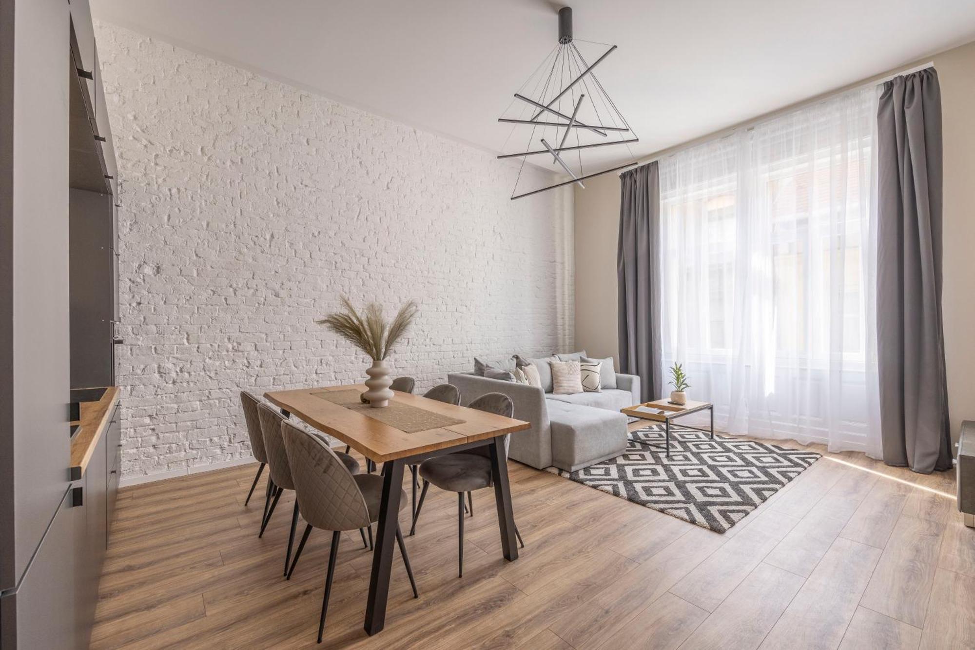 Exclusive Stylish Suite By Prestige Homes Next To The Oktogon Boedapest Buitenkant foto