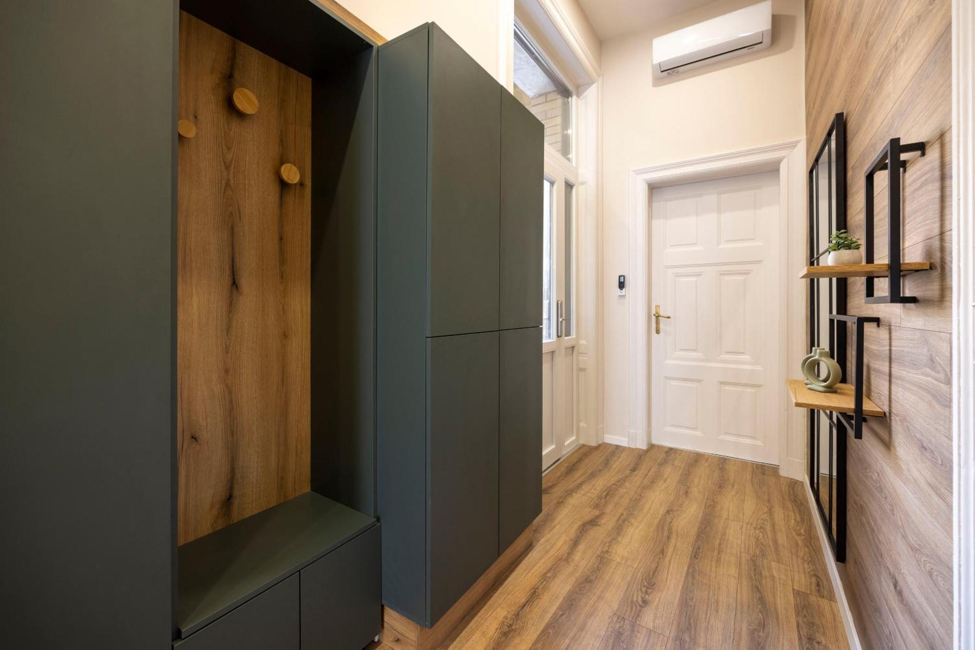 Exclusive Stylish Suite By Prestige Homes Next To The Oktogon Boedapest Buitenkant foto