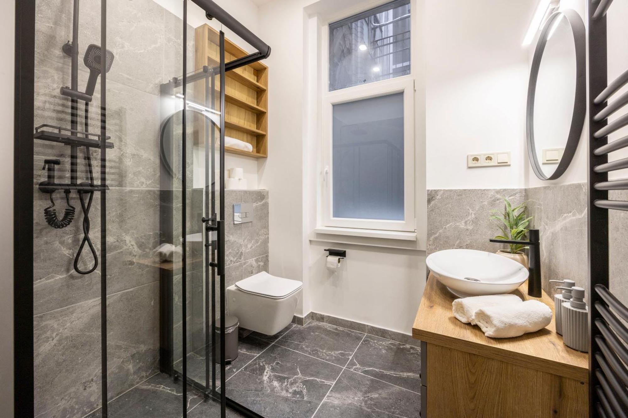 Exclusive Stylish Suite By Prestige Homes Next To The Oktogon Boedapest Buitenkant foto