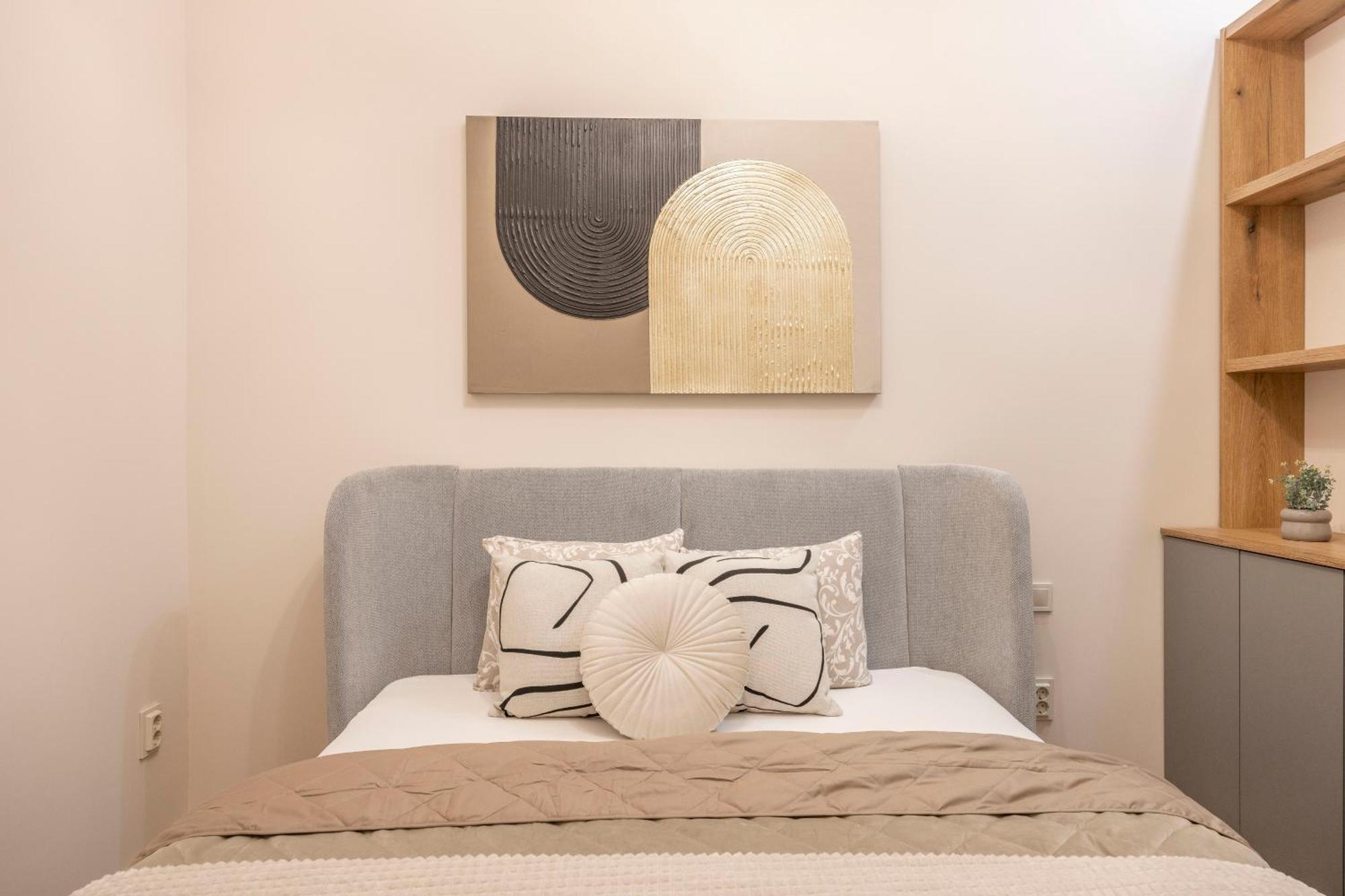 Exclusive Stylish Suite By Prestige Homes Next To The Oktogon Boedapest Buitenkant foto