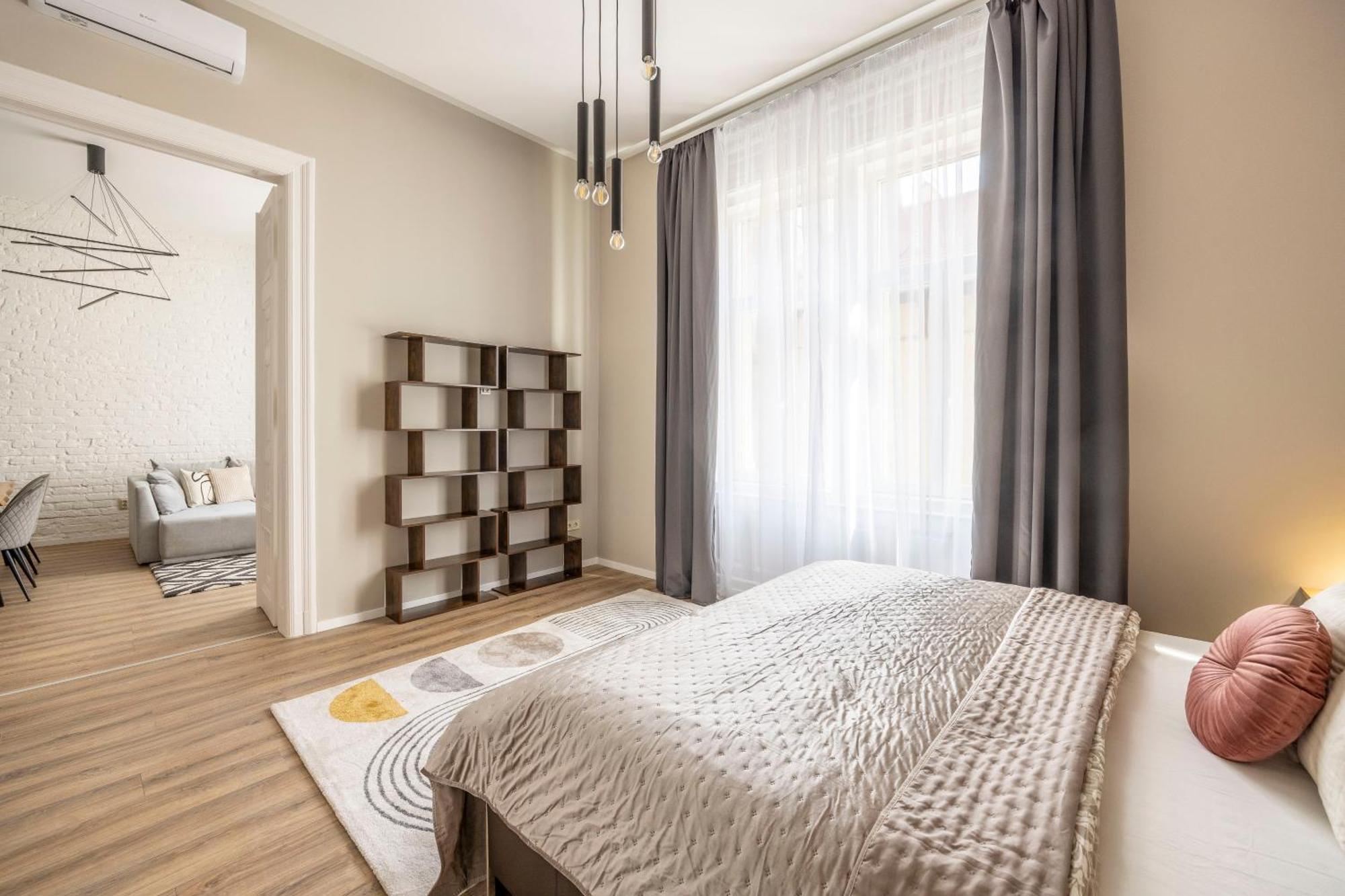 Exclusive Stylish Suite By Prestige Homes Next To The Oktogon Boedapest Buitenkant foto